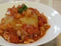 玉ねぎのまるごと煮込み～トマトソース添え～