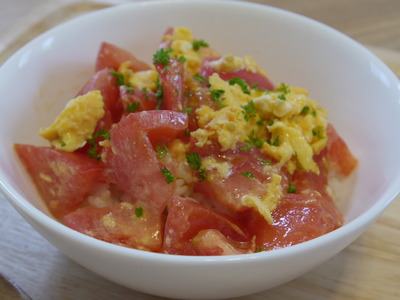 トマトのオムレツ丼