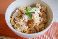 【旬食レシピ】ヒラメときのこの炊き込みご飯