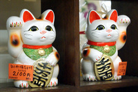 「まねき猫」で人もお金も招きましょう。