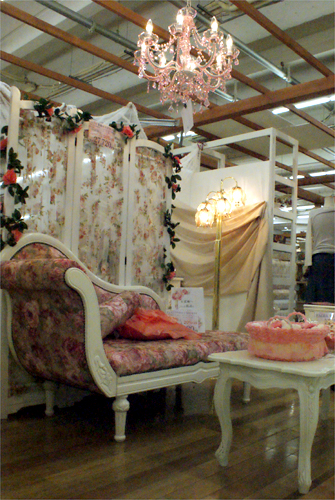ROSE GARDEN 乙女ゴコロをくすぐる薔薇とレースの似合うの家具たち