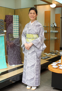 伊藤岱玲・花青 作陶展 最終日です