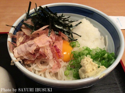 神戸、西元町グルメのご紹介。ぶっかけ蕎麦が美味しい「つるてん生楽　西店」