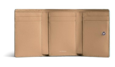 バレンシアガ「エンベロープ エディション サマー」 パール仕上げとネオンアクセントの限定カラー バレンシアガ「エンベロープ エディション サマー」 パール仕上げとネオンアクセントの限定カラー