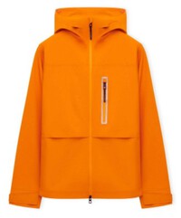 LOEWE×On コラボレーションアイテム：機能性とデザイン性の融合
