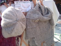 今月は、新作登場の手織りのお店