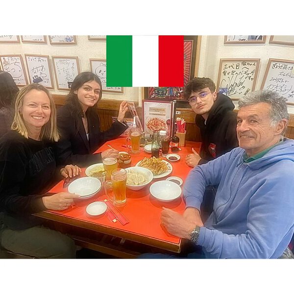 餃子で世界を笑顔にイタリアからご来店くださりました。海外からの素敵なお客様