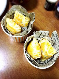 隣はナニを・・・