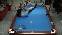 ビリヤードの道具を使ったトリックショット