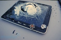 iPadを持ってれば銃弾の雨もなんのその！