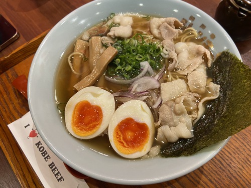 ラーメンと神戸牛が出会ったぜいたくな瞬間