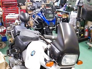 やっと次のバイクの作業へ。
