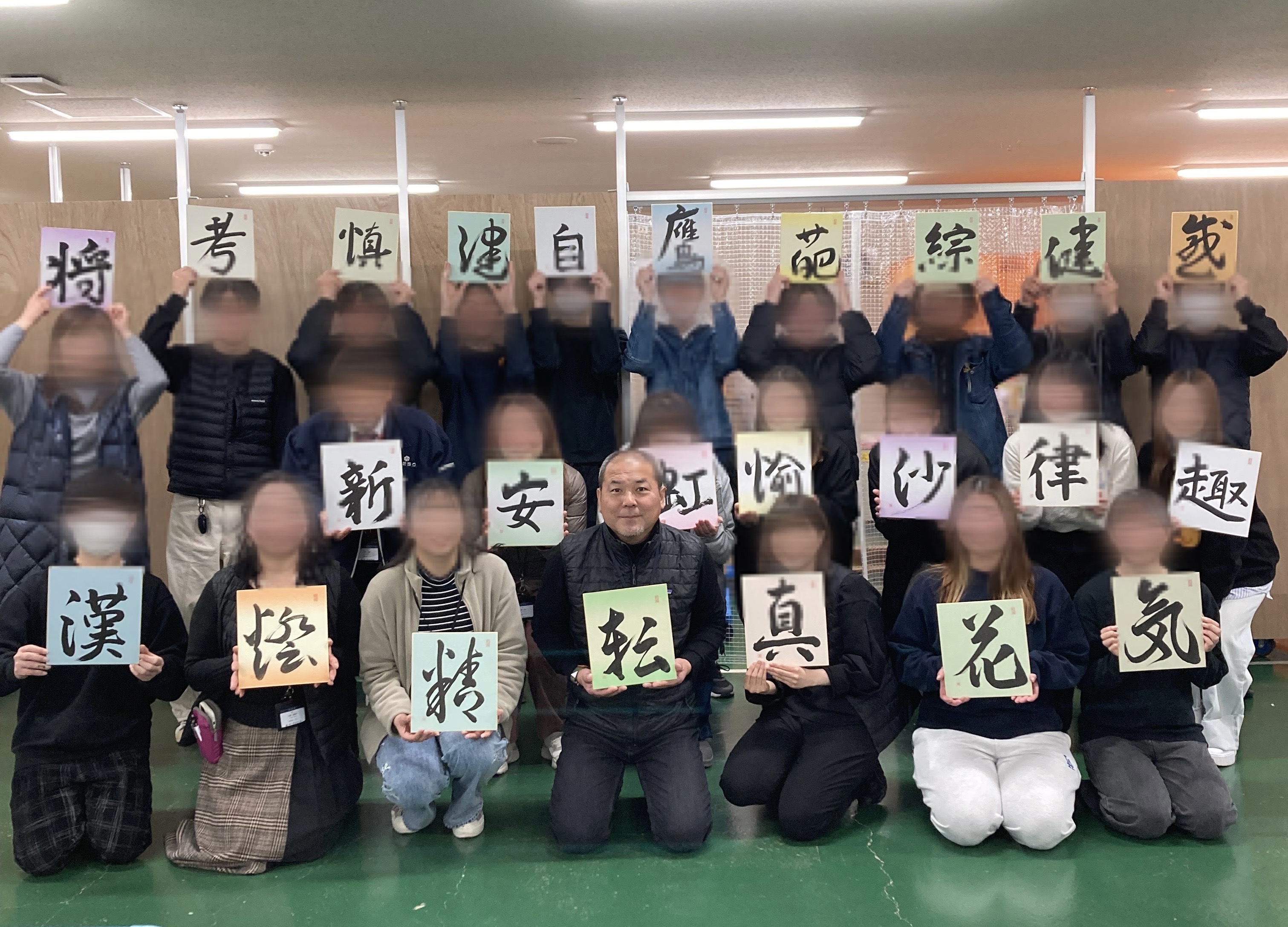 ＼今年も書初めをしました！／