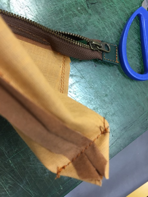 手づくり革バッグ教室 エスバッグでポーチ作り