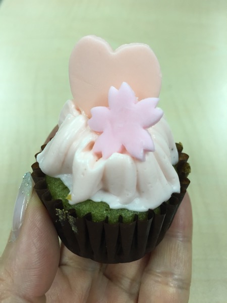 女子がもらったら絶対喜ぶ神戸みやげ、Jijiのカップケーキ