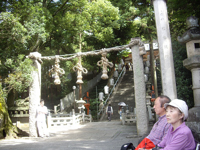 枚岡神社で、奉納演舞