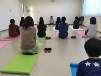 自治医大のさくら薬局にて～健康市民講座でヨガ