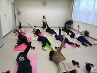 自治医大のさくら薬局にて～健康市民講座でヨガ