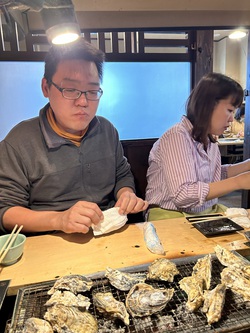 新しい家族で牡蠣食べ放題へ
